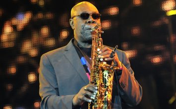 Biographie de Manu Dibango, saxophoniste camerounais décédé des suites du Covid-19