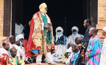 Ibrahim MBOMBO NJOYA : 80 ans, 25 ans au trône : un parcours majestueux !