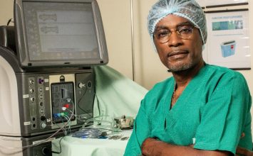 Parcours : Dr Henry Nkumbe, ophtalmologiste chevronné